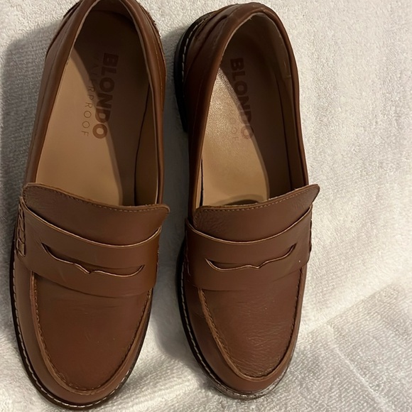 Women Brown Leather Loafers - Picture 5 of 8
